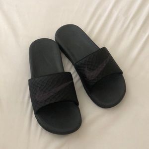 Nike Men's Benassi Solarsoft Slide Athletic Sandal